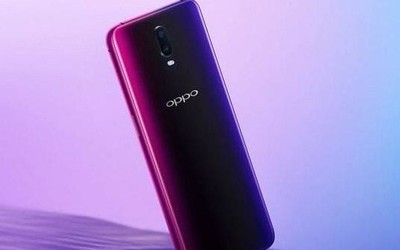 OPPO折叠屏专利图曝光 大屏折叠/可插入手机使用