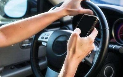 澳洲手机侦测摄像头上线 开车玩手机至少罚款1660元