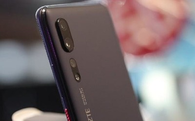 早报：中兴Axon 10s Pro真机图公布 卢伟冰科普挖孔屏