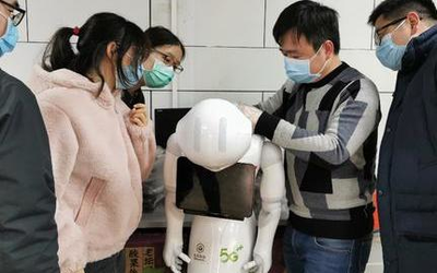 中国移动5G医护机器人上岗 医患交叉感染风险降低