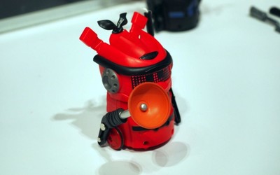 Spin Master推出忍者机器人玩具 用小马桶搋子当武器