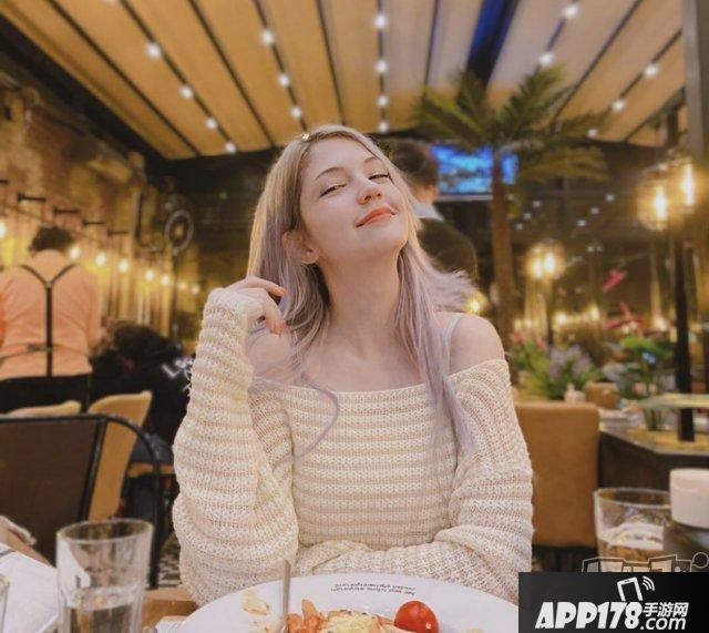 LOL：又有高颜值女选手！土耳个中单走红，玩家：我换妻子了
