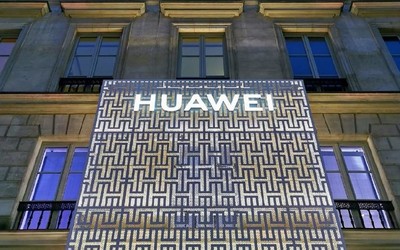 华为法国首家旗舰店开业！设计华丽 紧邻苹果和小米