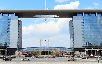 一汽轿车：将证券简称由一汽轿车拟更名为一汽解放