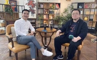 罗永浩将分享一加8系列上手体验 与刘作虎合照流出
