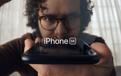新款iPhone SE解锁的全新“仪式感” 撕膜瞬间有多爽？