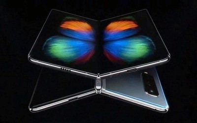 三星Galaxy Fold 2设计图曝光 120Hz挖孔屏支持手写笔