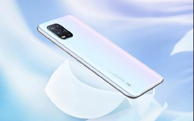 指尖上的“小轻新” 小米10青春版新特性官宣 低于200g