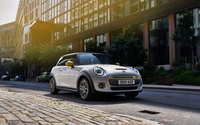 MINI Cooper SE续航测试 110码定速续航近180公里