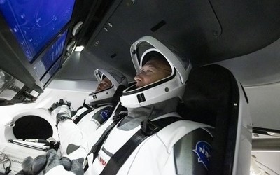 受天气因素影响 SpaceX首次载人航天发射推迟到周日