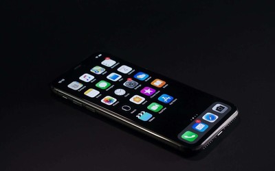 iPhone 13？新iPhone模型曝光：采用屏下镜头+Type-C