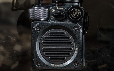 猫王收音机推“野性”蓝牙音箱 硬汉造型IPX5防水399元