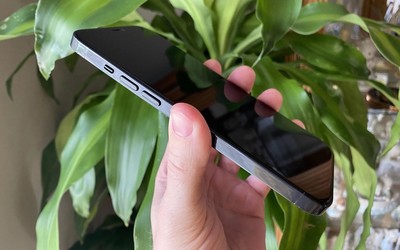 iPhone 12系列抢先上手 网友：梦回当年的iPhone 5