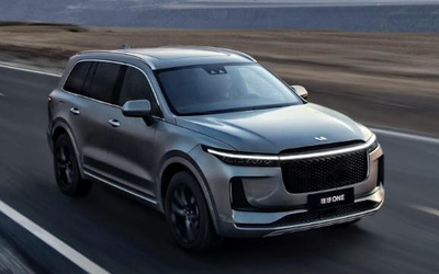 罗永浩谈电动汽车：理想ONE和Model 3不是一个级别