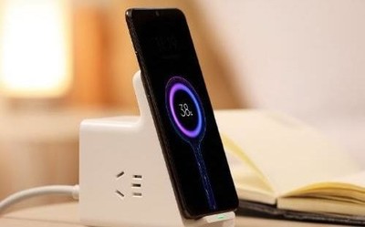 小米立式无线充插座7月15日10点众筹 有线无线都能充