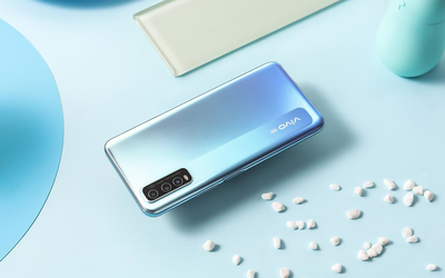 vivo Y70s冷萃银新配色发布：1798元起7月28日上市