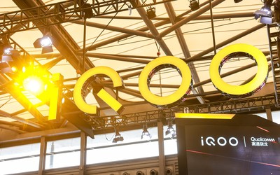 全场焦点！iQOO 120W旗舰新机亮相ChinaJoy 2020