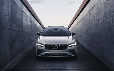 沃尔沃新款S90上市 全系混动享澎湃动力40.69万元起