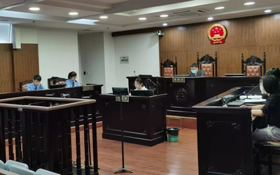 全国首例“微信解封”入罪案开庭审理 大学生情侣获刑
