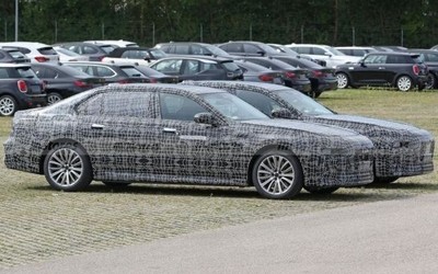 对标特斯拉Model S 宝马i7路试谍照曝光 车头更扁平