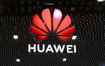 华为全新手机专利曝光 正面眼熟背后足足六颗摄像头