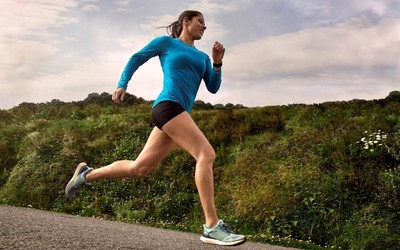 GARMIN推出铁人三项GPS智能腕表Forerunner 745