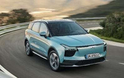 2021款爱驰U5正式上市 配AI-Pilot系统 约17万元起