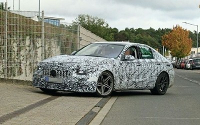 据说奔驰新一代AMG C63有2.0T选择
