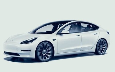 特斯拉Model 3再出事？偏离行驶车道撞上公交护栏