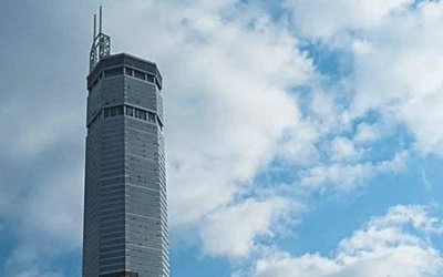 位于深圳华强北商业区的赛格大厦楼体发生振动